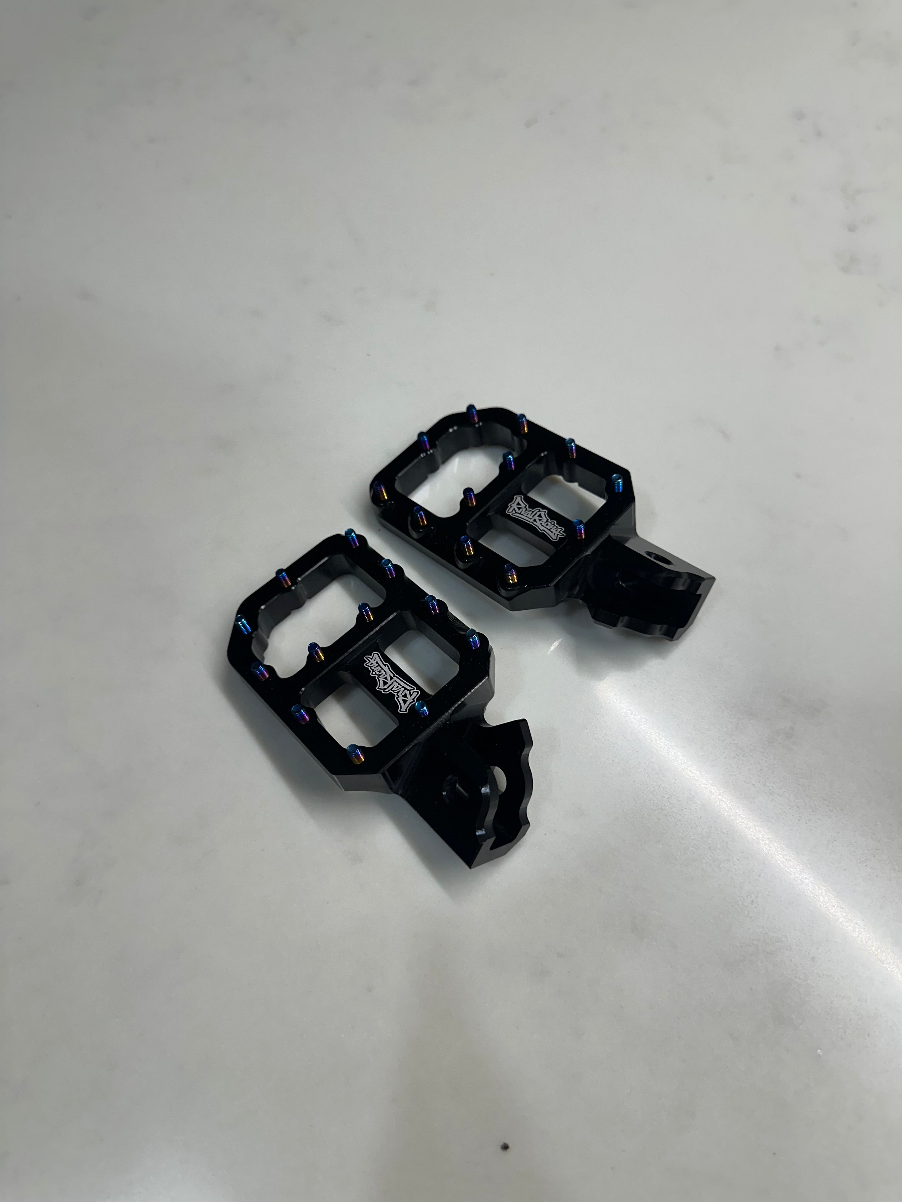 V2 prickly style pegs