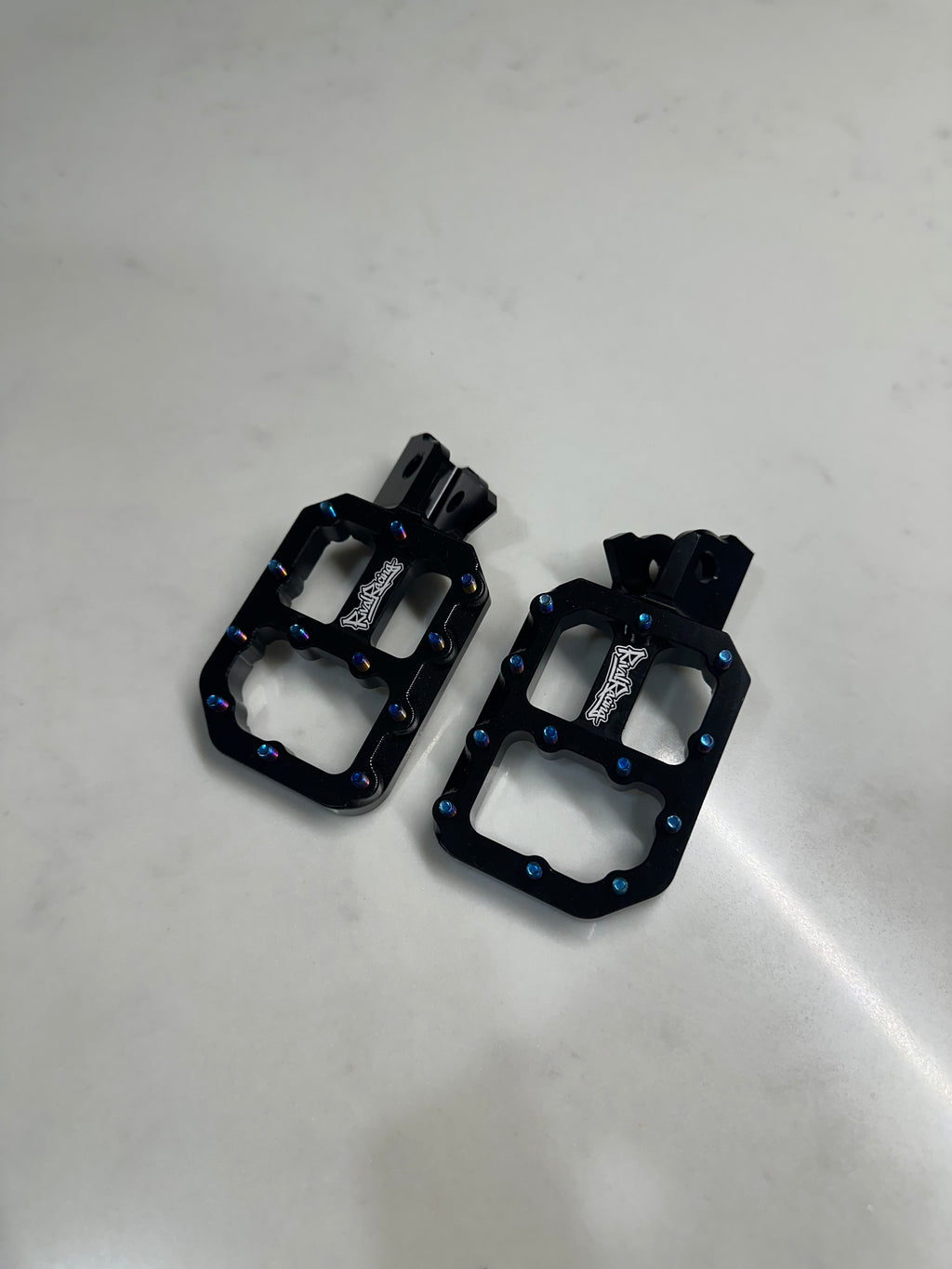 V2 prickly style pegs